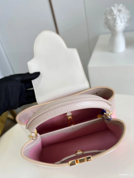 WIS BB LOUIS CAPUCINES VUITTON 1231